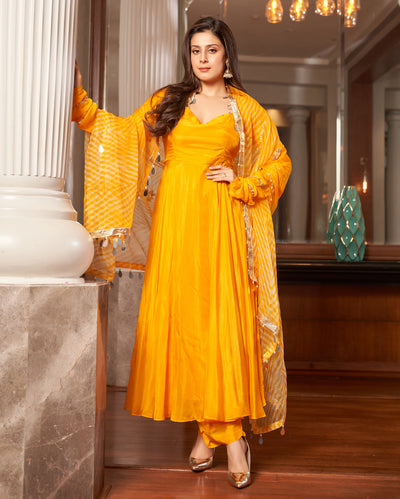 Avittam Mustard Yellow Leheriya Silk Suit Set