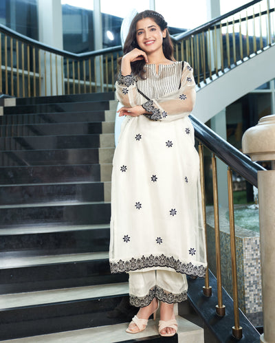 Sukriti White Embroidered Organza Kurta Set