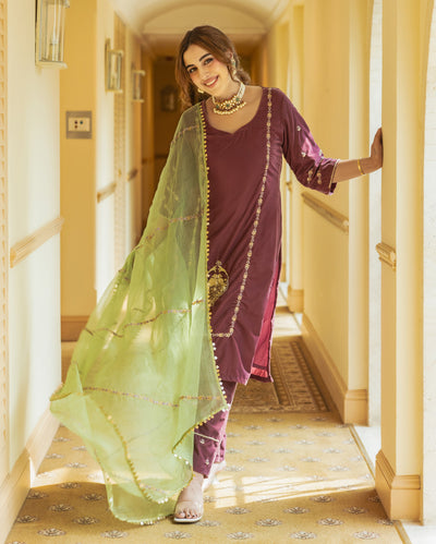 Kainat Mauve Embroidered Velvet Suit Set