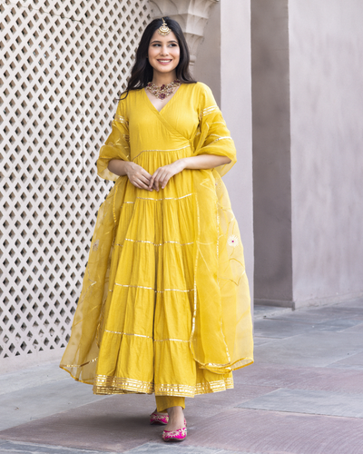 6 Ways To Include Yellow Colour Outfits in Your Wedding - #SSGoesColourful  | WeddingBazaar